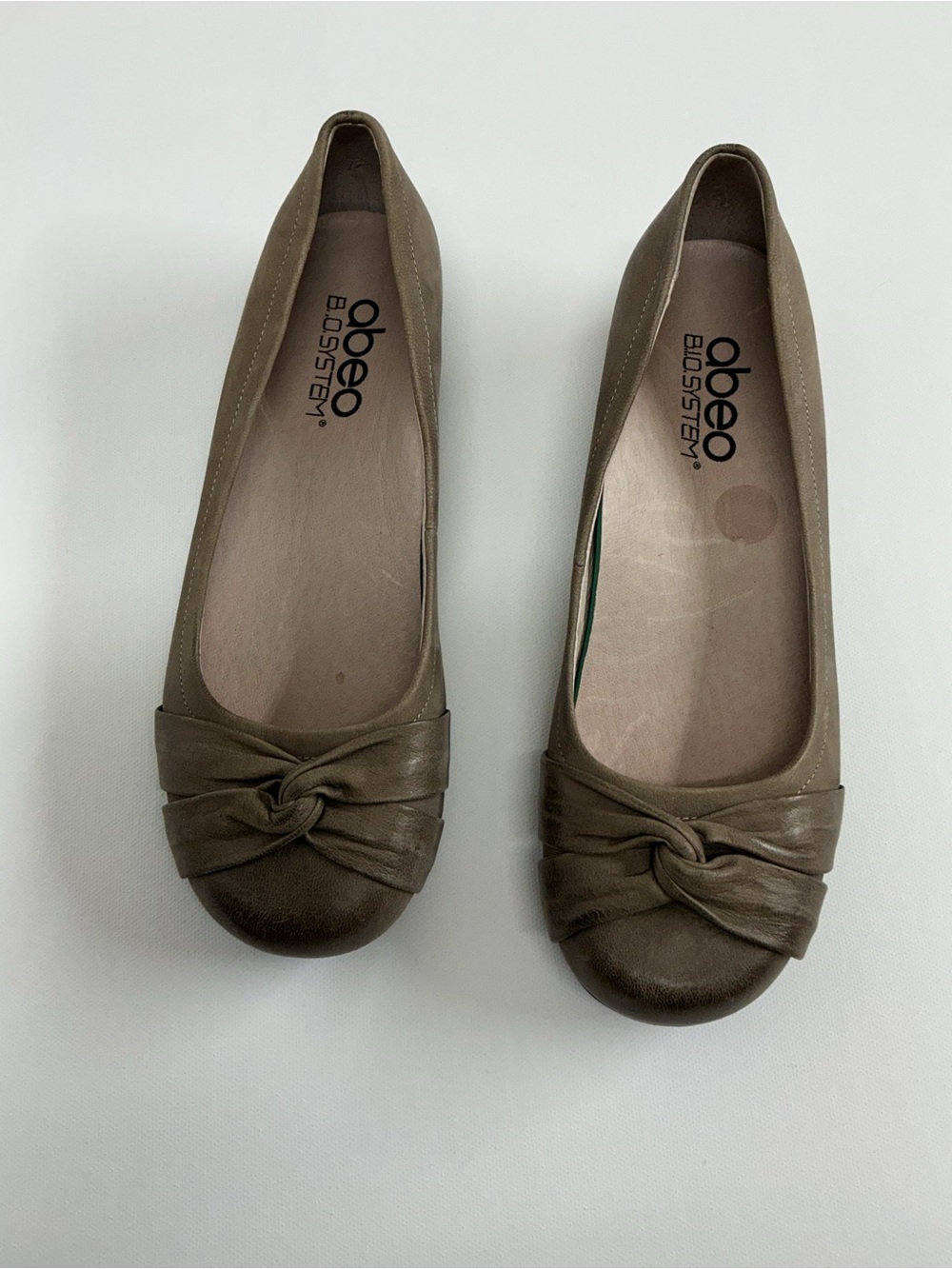 Abeo Women's Knot-Detail Ballet Flats in Olive size 6 N